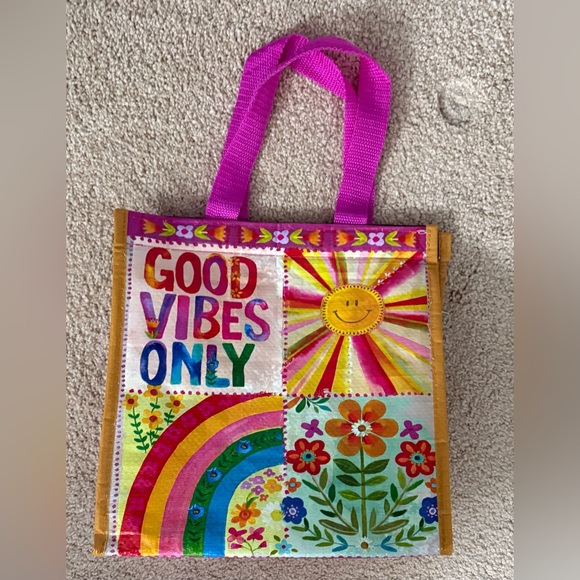 NATURAL LIFE Handbags - NWOT Natural life Colorful Insulated Lunch Bag with Good Vibes Design